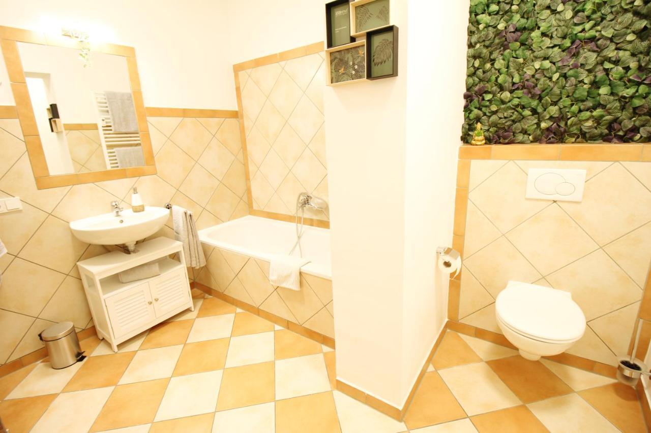 Secret Hideaways Tropical Feeling Mit 2 Schlafzimmer Nahe City L Messe L Flughafen L Hbf Duisburgo Esterno foto